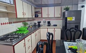 Habitación baño privado garaje moto, Manizales